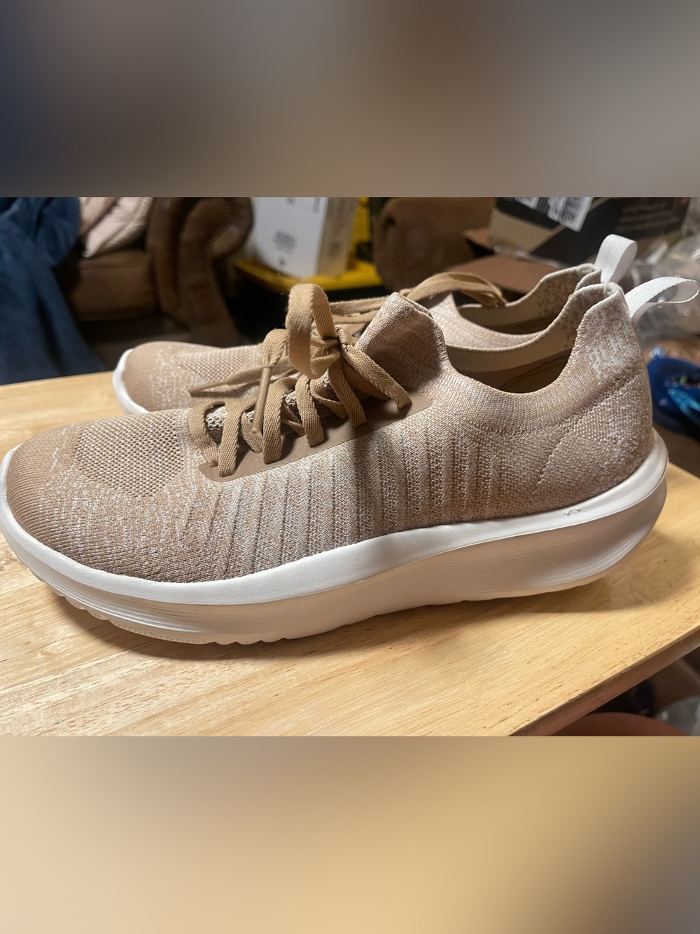 Clarks Women's Knit Textile Lace-Up Low Top Athletic Sneakers Beige White 10